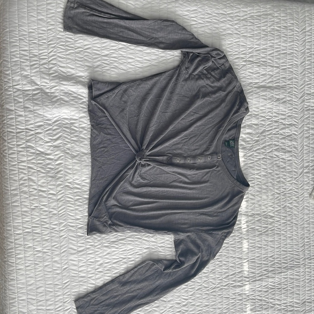 Long sleeve grey shirt